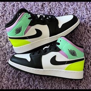 Jordan 1 Mid Pastel Black Toe (GS)